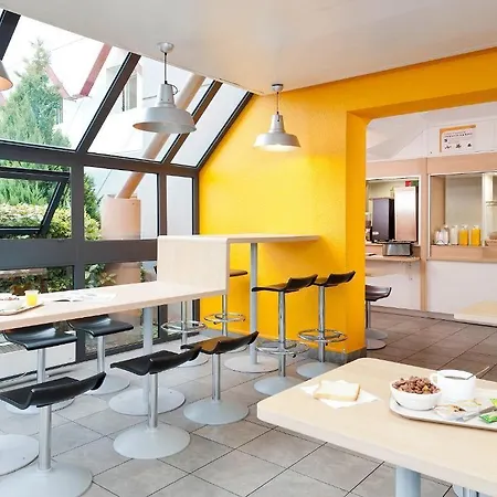 Enzo 1er Prix Hotel 2*